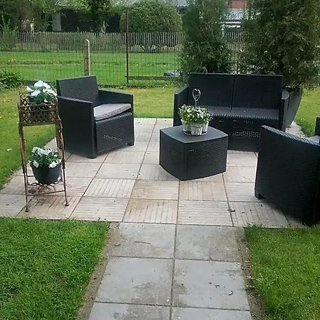 Au Jardin Fleuri Bed & Breakfast