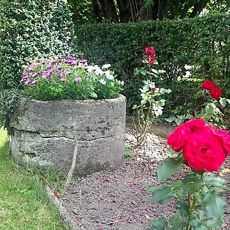 Au Jardin Fleuri Bed & Breakfast