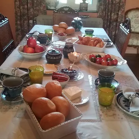 Oda ve Kahvaltı Au Jardin Fleuri