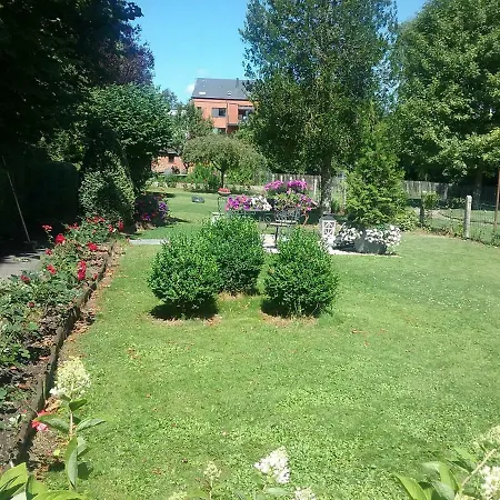 Au Jardin Fleuri Bed & Breakfast