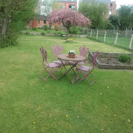 Au Jardin Fleuri Bed & Breakfast