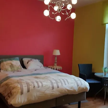 Au Jardin Fleuri Bed & Breakfast